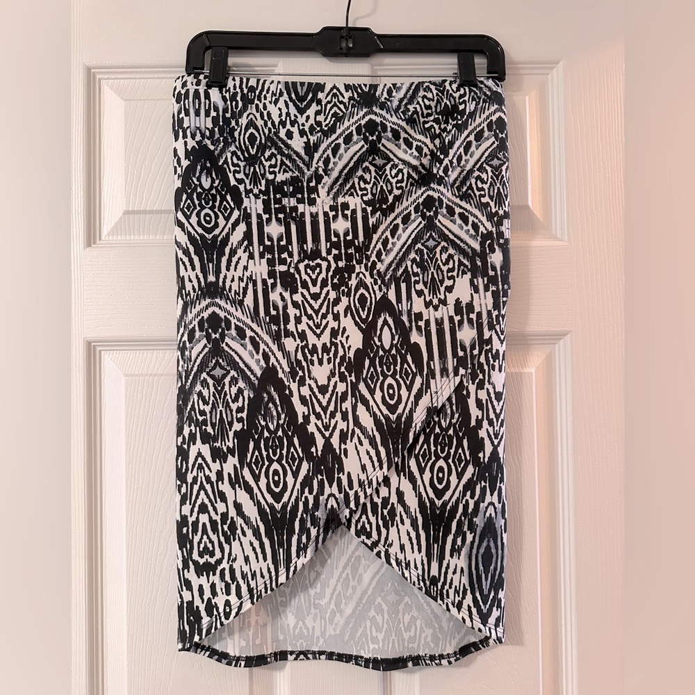 Veronica M patrerned skirt
